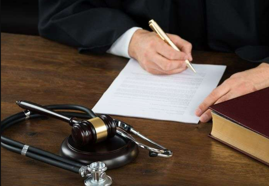 Identifying the Need for a Medical Malpractice Lawyer